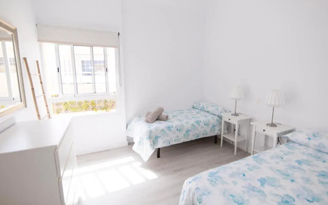 Deluxe Apartment. 50 meters Beach