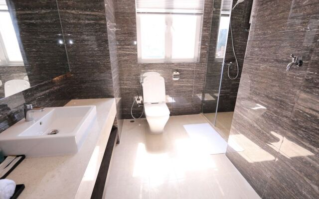 EASTLAND Hotel & Apartment
