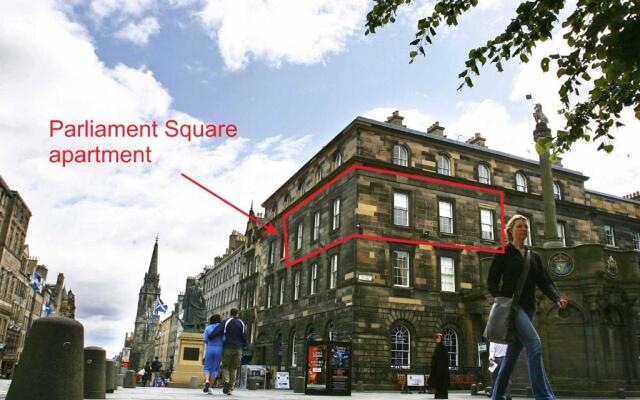 Parliament Sq apt 12 Royal Mile