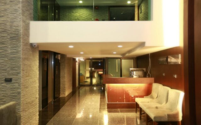 Collection O The Bangkok Airport Link Suite