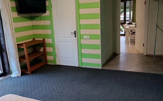 Садиба Янчар з Басейном