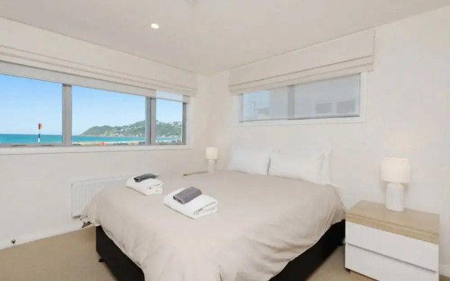 Lyall Bay Parade Apartment