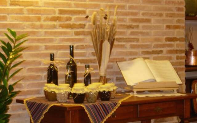 Angelucci Agriturismo con Camere e Agri Camping