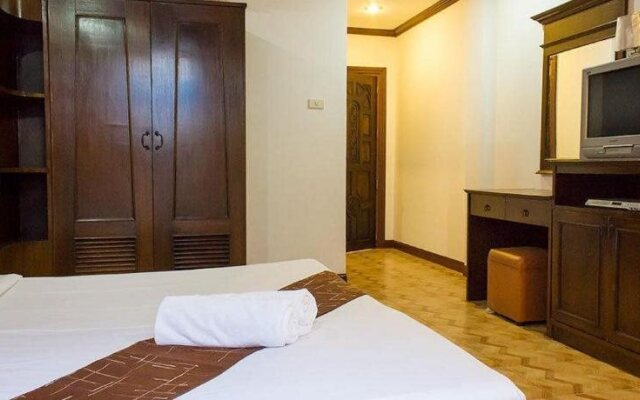 Baan Natacha Beachfront Guesthouse