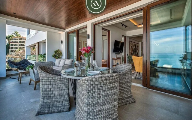 Oceanview 2 BR Condo - Luxury - Rooftop Pool