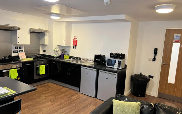 6 Bed Apartment @ Astor House by Pureserviced