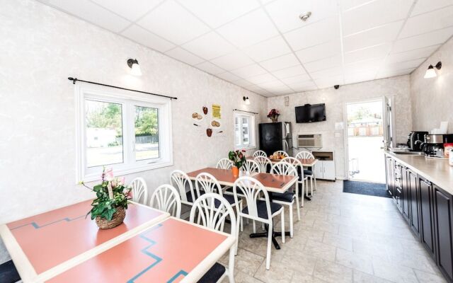 Niagara Parkway Court Motel