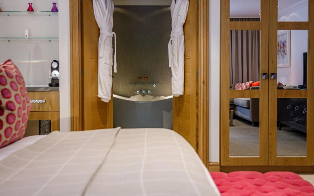 Alexander House And Utopia Spa