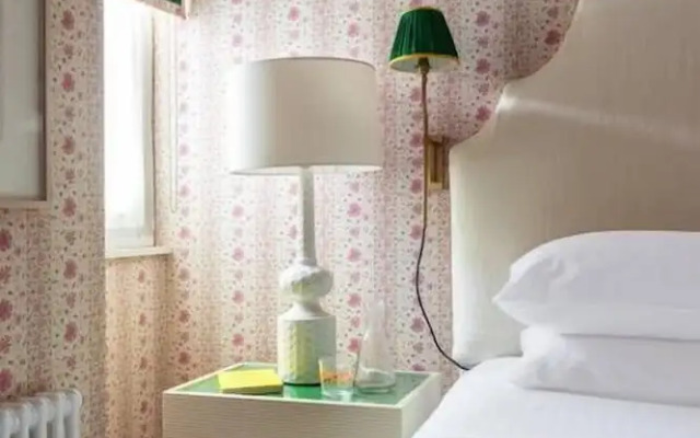 Porchester Square VI by Onefinestay