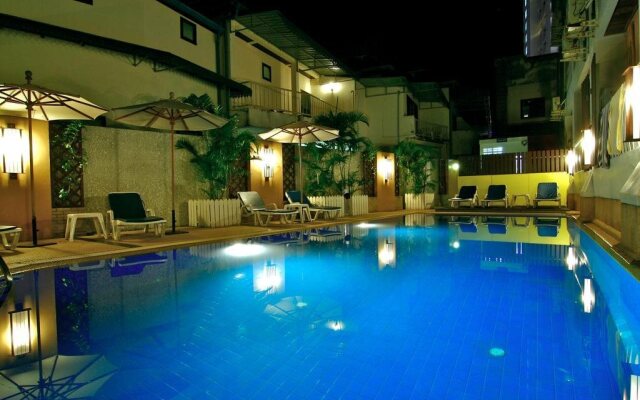 Rattana Beach Hotel