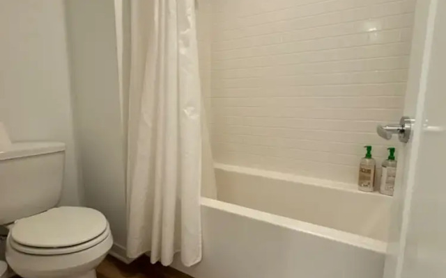 Private Room With Shared Bathroom
