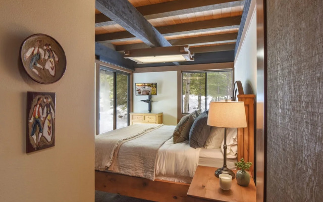 Joy on the River Stunning Waterfront Home for 10