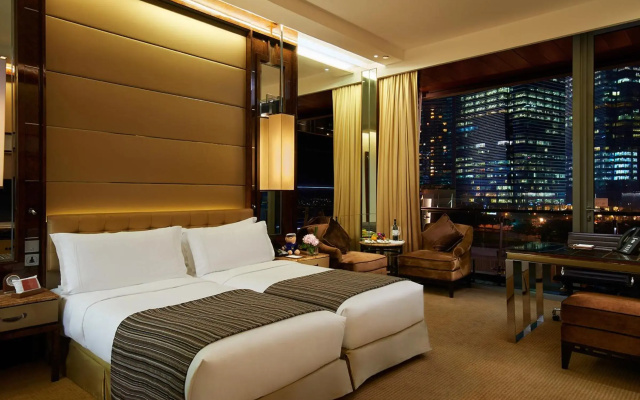 The Fullerton Bay