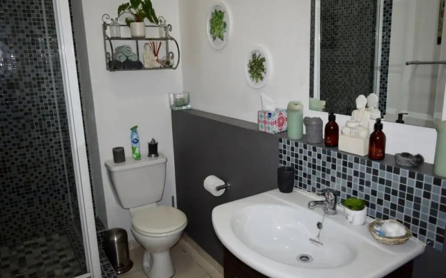 Beautiful Apartment in The Piazza With Pool and Gym