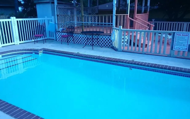 Oak Hill Inn & Suites