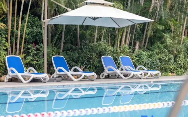 Linyu Huaxi Hot Spring Holiday Hotel