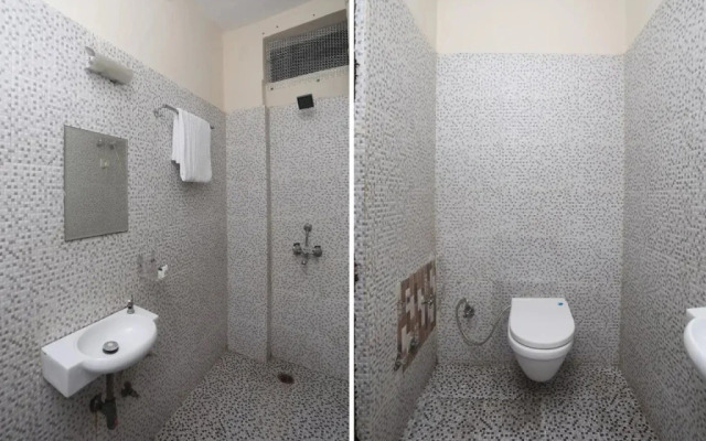 Oyo 17357 Hotel Royal Touch