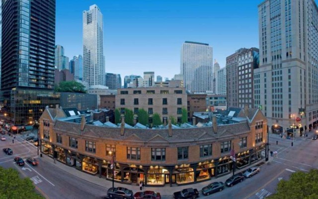 Embassy Suites by Hilton Chicago Downtown River North