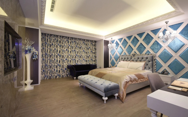 Uher Luxury Resort & Hotel