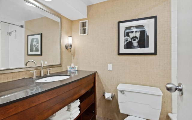 Comfort Inn & Suites Baltimore Inner Harbor