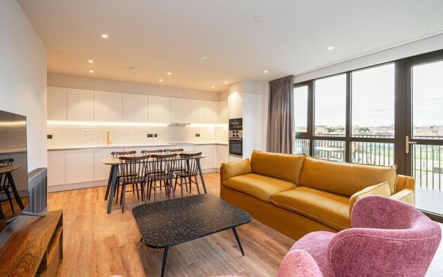 Spacious Flat in North London