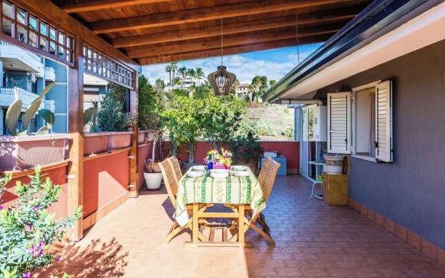 Golden Park Apartment with Terrace