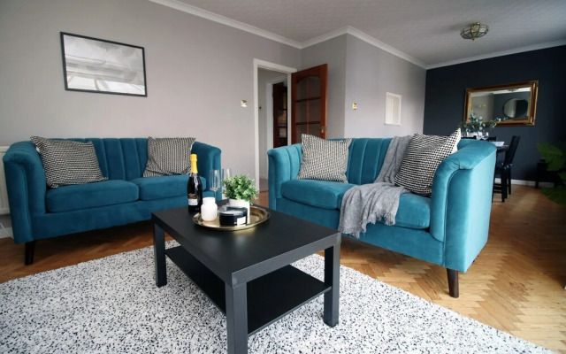 Becky's Bungalow by Tŷ SA - NEW Sleeps 8
