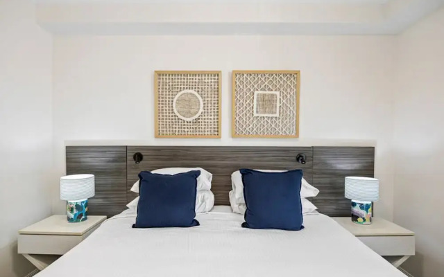 Beachside 2-bed With Pools, Gym, BBQ and Parking