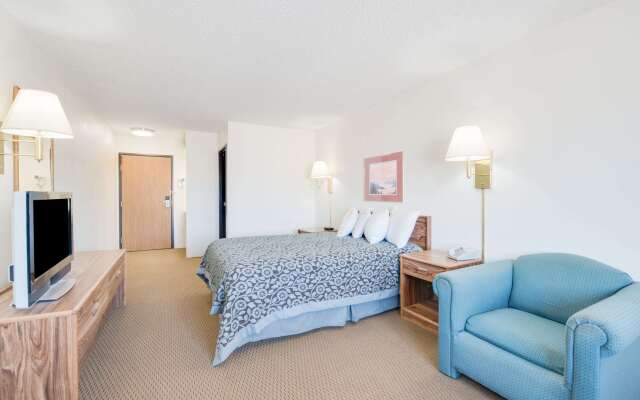 Days Inn by Wyndham Sturgis