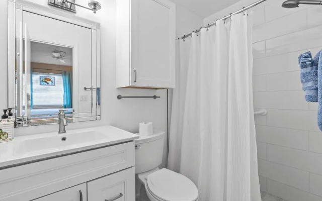 Colony Beach Club 220