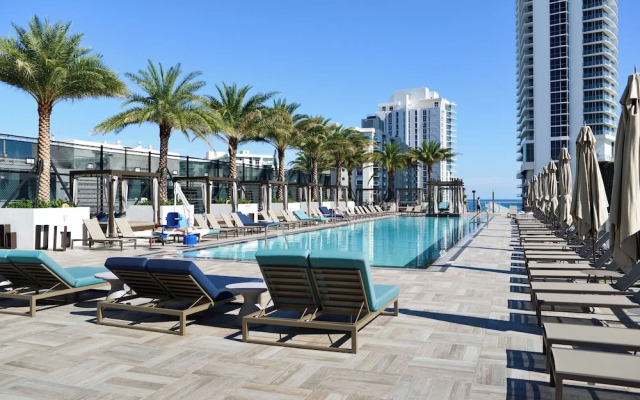 40th-Floor Gem Top Views & Amenities