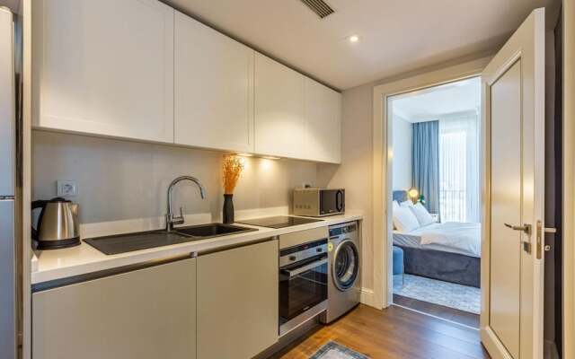 Stylish Flat Near Trendy Attractions in Beyoglu