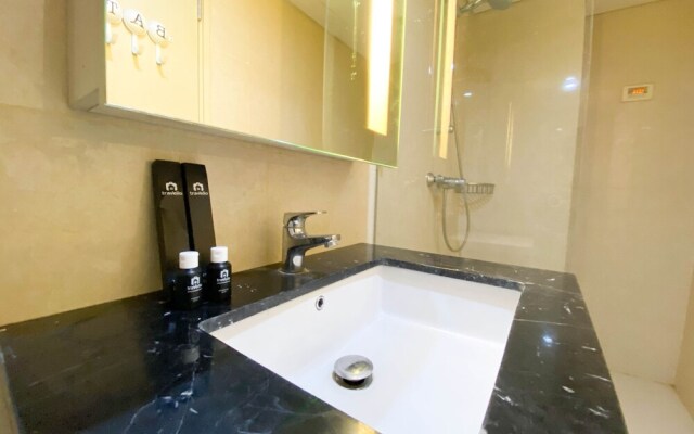 Nice And Elegant Studio Apartment At Warhol (W/R) Residence