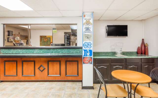 Super 8 by Wyndham Greensboro