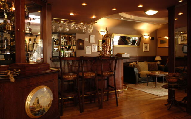 Meg Lozenetz Hotel