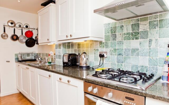 Beautiful 2 Bed home in Kensington Mews