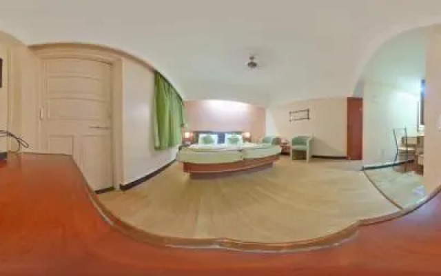 Hotel Ayodhya