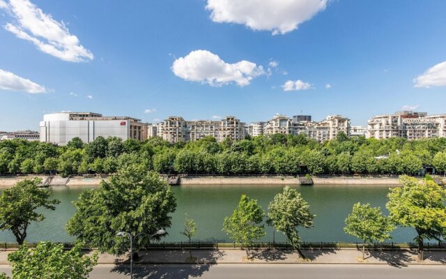 Holt - Wonderful 2 bed 2 Bath Flat in the Center of Bucharest