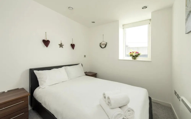 Lovely Home in Media City right by the Quays