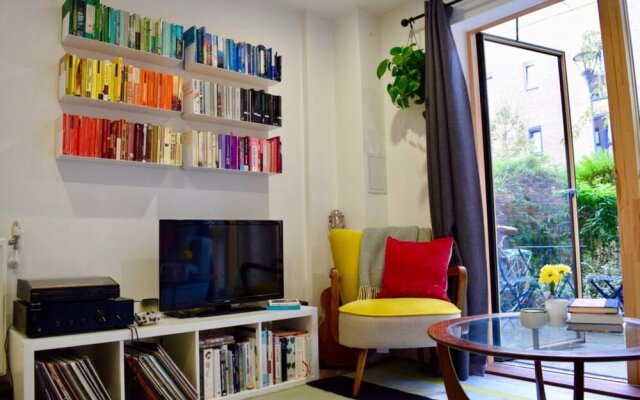 Colourful 1 Bedroom Flat in Haggerston