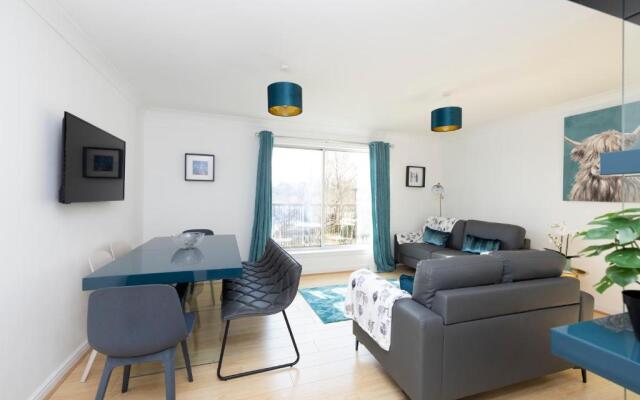 JOIVY Bright 3-Bed Flat Overlooking The Clyde