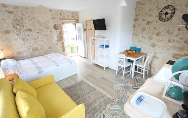 Ravi Boutique Home - 1 minute walk from beach