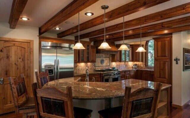 Estates Lodge Luxury Home By RedAwning