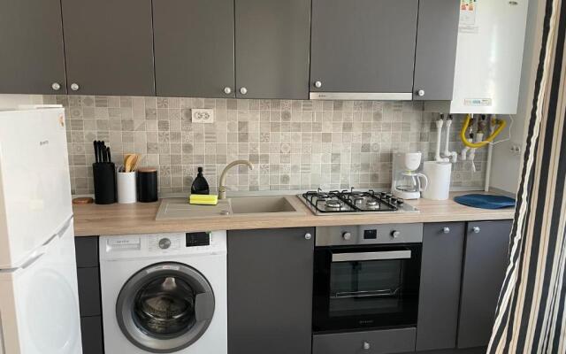 Lazar Towers Studios & Apartments near Palas
