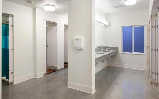 Hostel 512