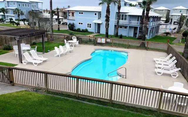 Cristy's Crab Shack @ Sunrise Villas