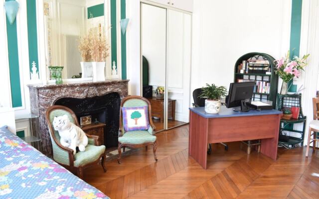 Charming 2 Bedroom Apartment With City View