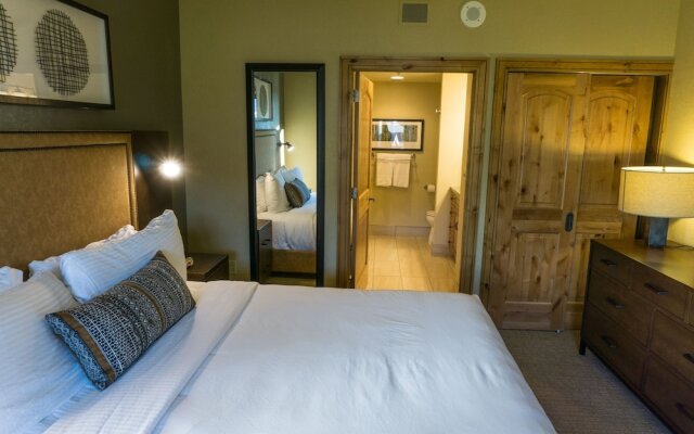 Newly updated in Canyons Village Next to Slopes by RedAwning