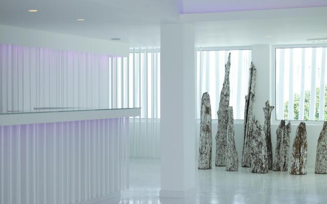 So White Club Resort