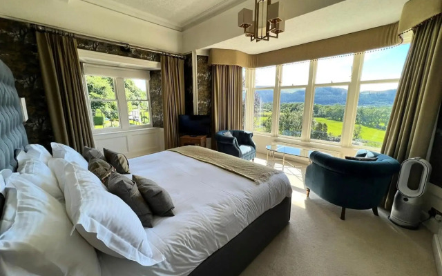 Ravenstone Manor
